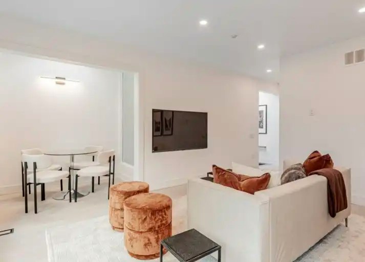 20 Leslie Garden Lane, Toronto, ON, M4M 3B4 - 11