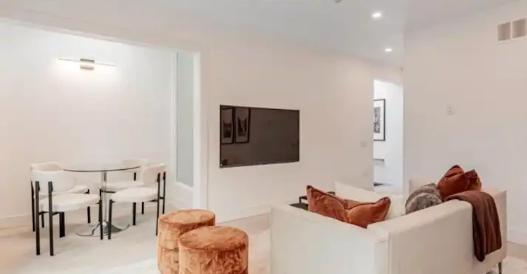 20 Leslie Garden Lane, Toronto, ON, M4M 3B4 - 11