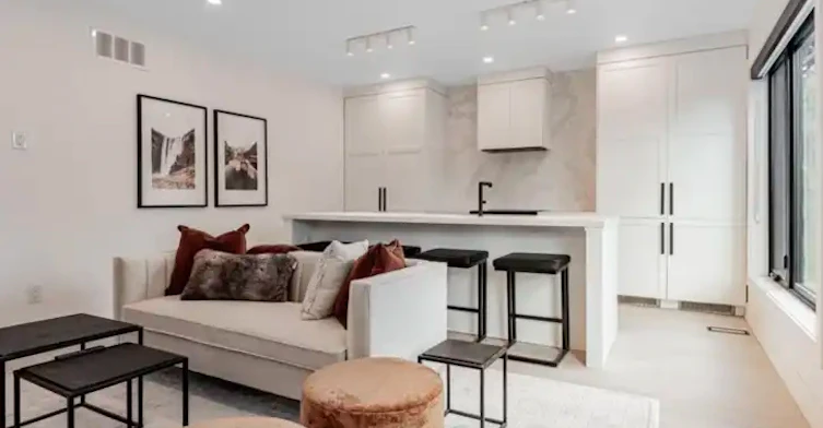 20 Leslie Garden Lane, Toronto, ON, M4M 3B4 - 10