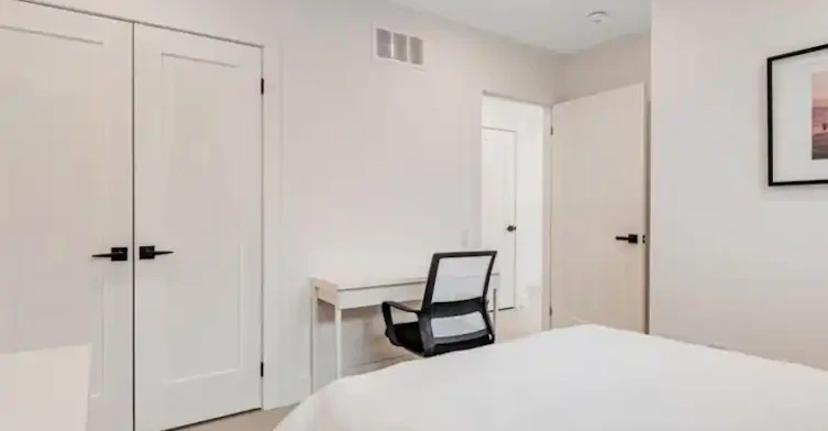 20 Leslie Garden Lane, Toronto, ON, M4M 3B4 - 16
