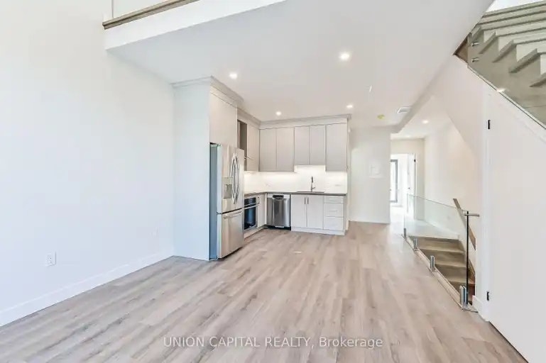 180 Broadview Avenue, Toronto, ON, M4M 2G5 - 12