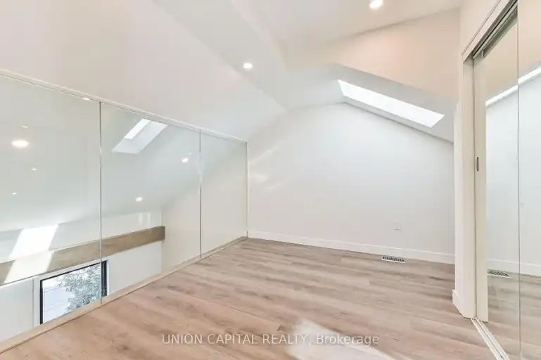 180 Broadview Avenue, Toronto, ON, M4M 2G5 - 8