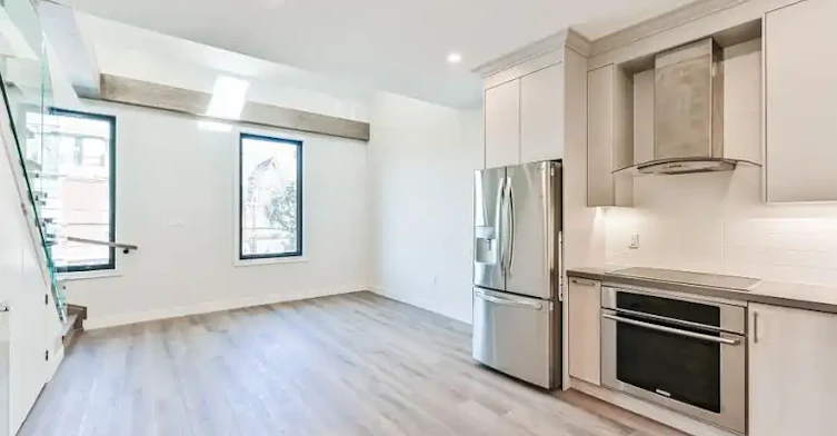 180 Broadview Avenue, Toronto, ON, M4M 2G5 - 11