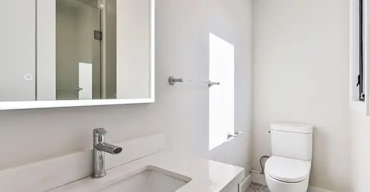 180 Broadview Avenue, Toronto, ON, M4M 2G5 - 10