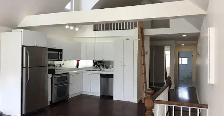 20 Kewbeach Avenue, Toronto, ON, M4L 1B7 - 9
