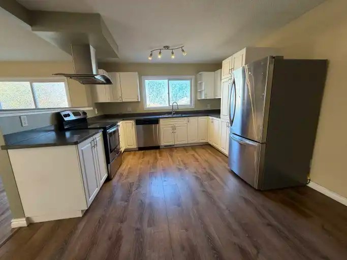11320 97 Street, Grande Prairie, AB, T8V 3M9 - 3