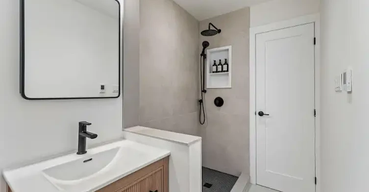 229 Kingston Road, Toronto, ON, M4L 1T5 - 10
