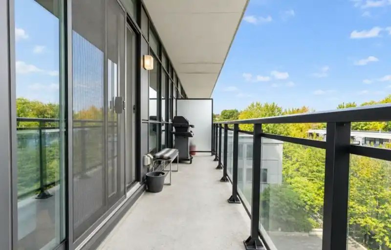 1190 Dundas Street East, Toronto, ON, M4M 0C5 - 12