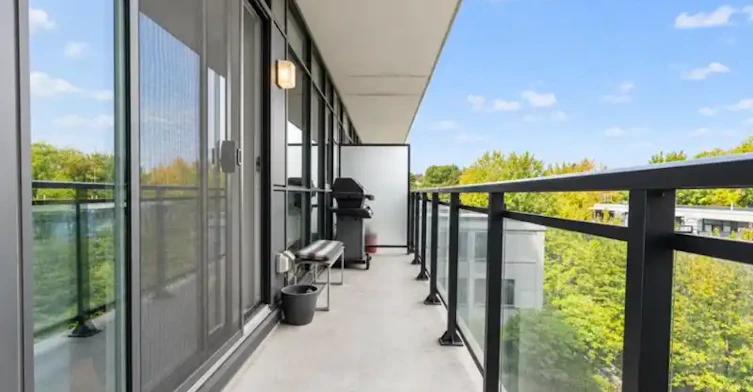 1190 Dundas Street East, Toronto, ON, M4M 0C5 - 12