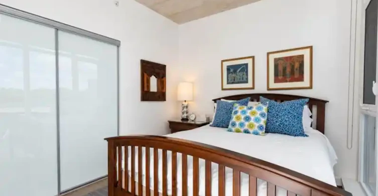 1190 Dundas Street East, Toronto, ON, M4M 0C5 - 9