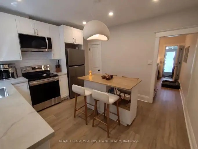 25 Copeland Avenue, Toronto, ON, M4C 1A9 - 16