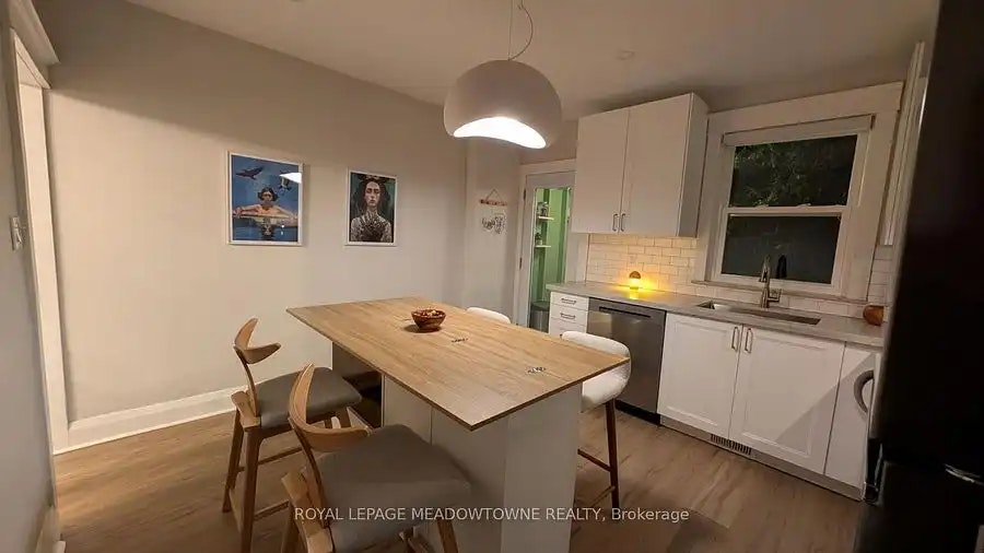 25 Copeland Avenue, Toronto, ON, M4C 1A9 - 15