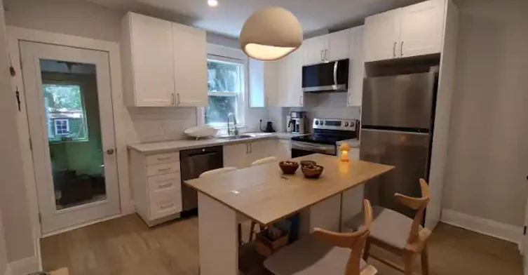 25 Copeland Avenue, Toronto, ON, M4C 1A9 - 12