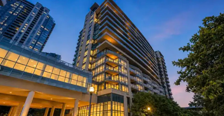 209 Fort York Boulevard, Toronto, ON, M5V 4A1