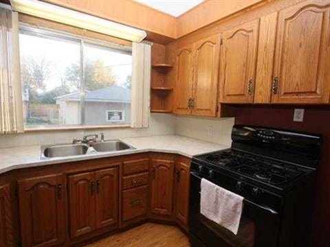 9719 72 Avenue, Edmonton, AB, T6E 0Y9 - 3