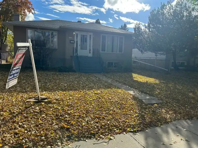 9719 72 Avenue, Edmonton, AB, T6E 0Y9 - 14