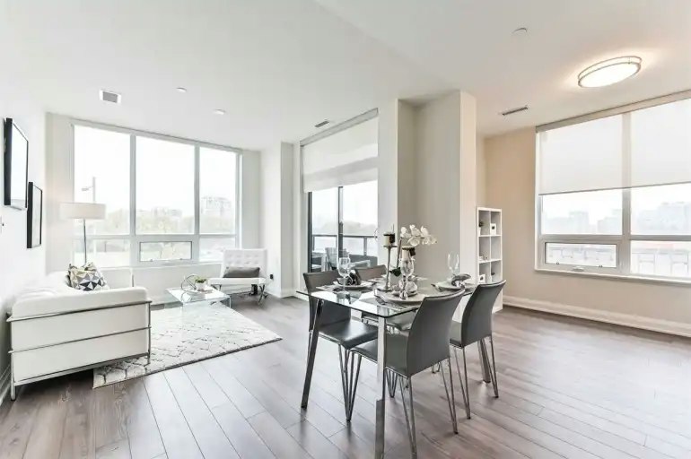 25 Water Walk Drive, Markham, ON, L6G 0G3 - 4