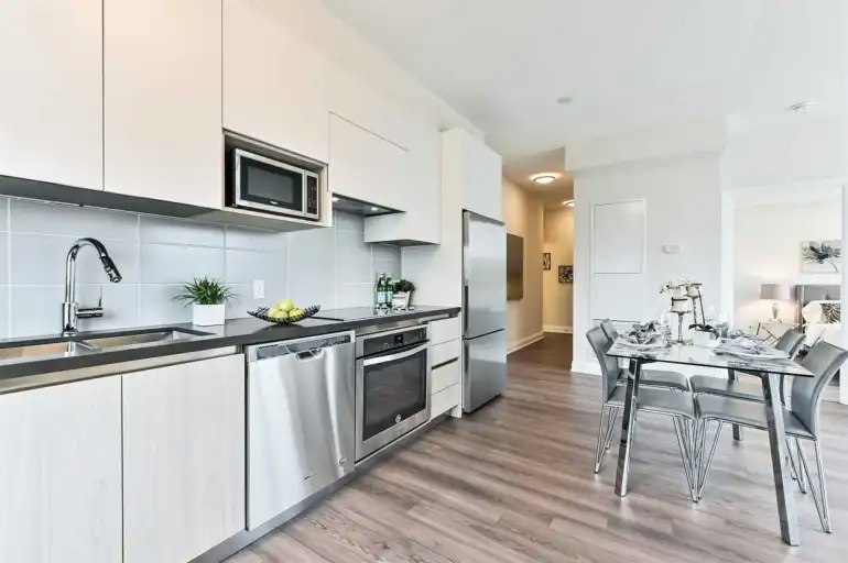 25 Water Walk Drive, Markham, ON, L6G 0G3 - 7