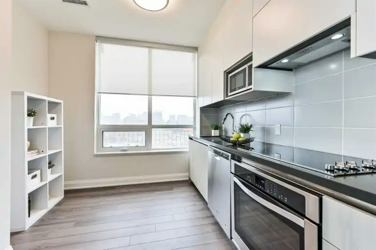 25 Water Walk Drive, Markham, ON, L6G 0G3 - 6