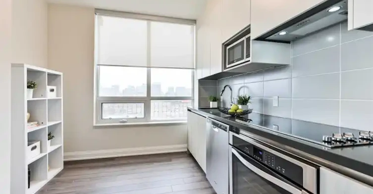 25 Water Walk Drive, Markham, ON, L6G 0G3 - 6
