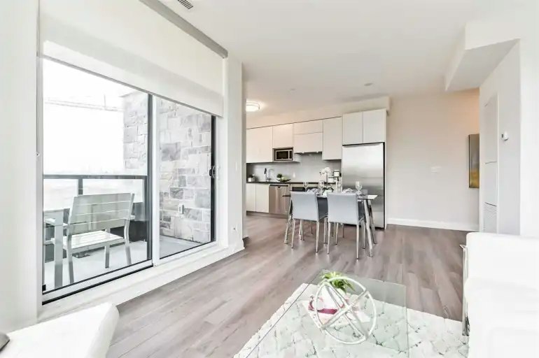 25 Water Walk Drive, Markham, ON, L6G 0G3 - 11