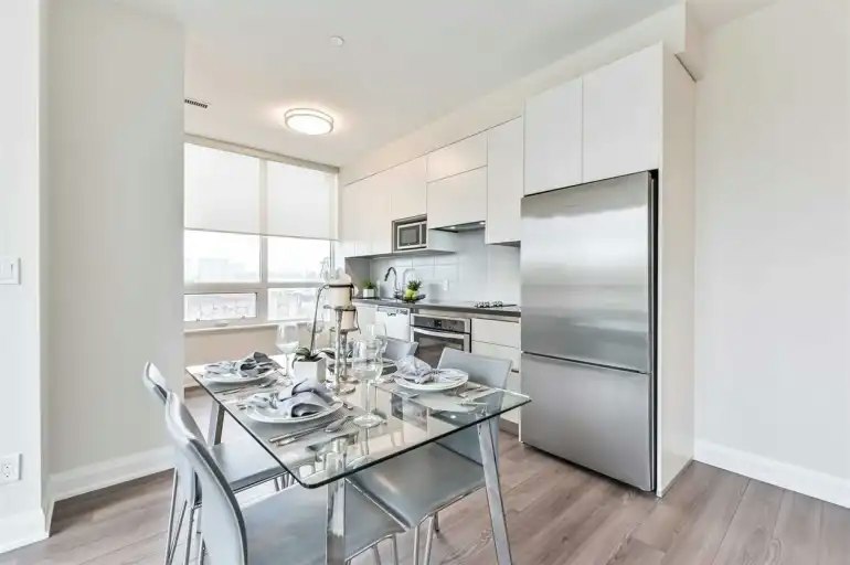 25 Water Walk Drive, Markham, ON, L6G 0G3 - 5