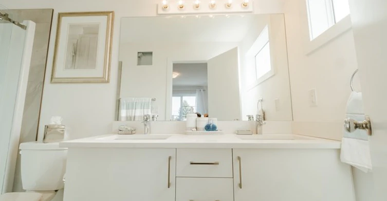 15211 103 Avenue Northwest, Edmonton, AB, T5P 1Y2 - 11