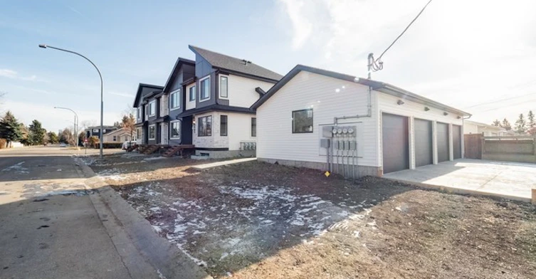 15211 103 Avenue Northwest, Edmonton, AB, T5P 1Y2 - 12