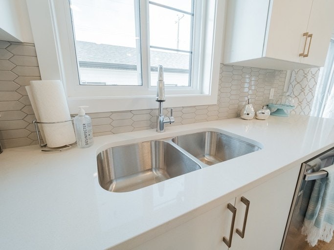 15211 103 Avenue Northwest, Edmonton, AB, T5P 1Y2 - 10