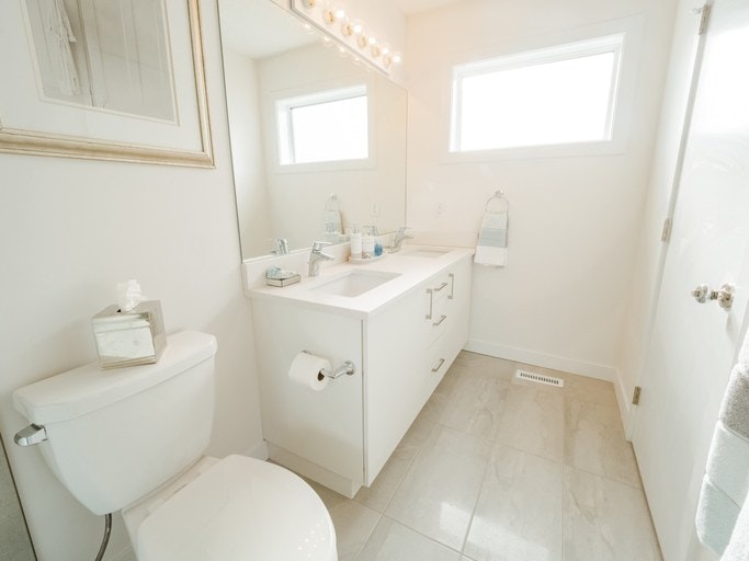 15211 103 Avenue Northwest, Edmonton, AB, T5P 1Y2 - 8