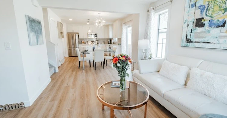 15211 103 Avenue Northwest, Edmonton, AB, T5P 1Y2 - 9
