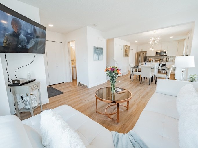 15211 103 Avenue Northwest, Edmonton, AB, T5P 1Y2 - 14