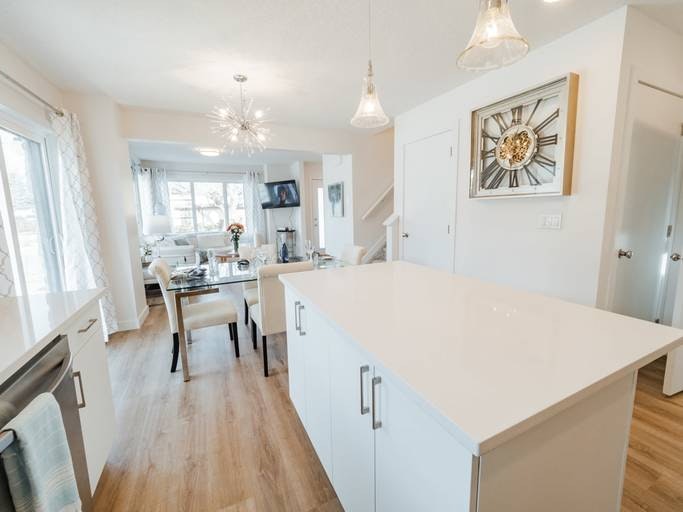 15211 103 Avenue Northwest, Edmonton, AB, T5P 1Y2 - 17