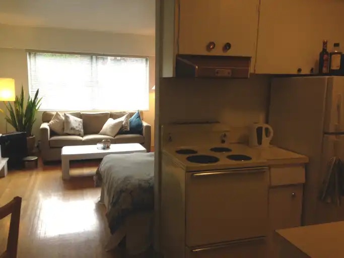 1636 West 10th Avenue, Vancouver, BC, V6J 2A1 - 2