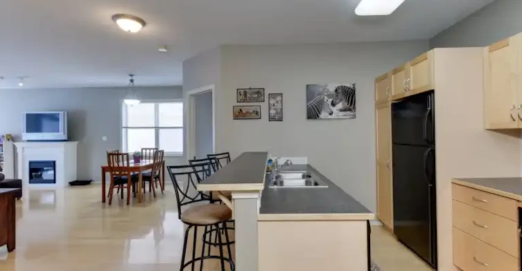 11039 83 Avenue Northwest, Edmonton, AB, T6G 0T7 - 2