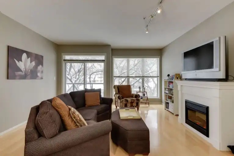 11039 83 Avenue Northwest, Edmonton, AB, T6G 0T7 - 6