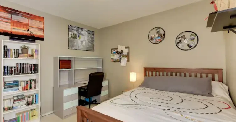 11039 83 Avenue Northwest, Edmonton, AB, T6G 0T7 - 9