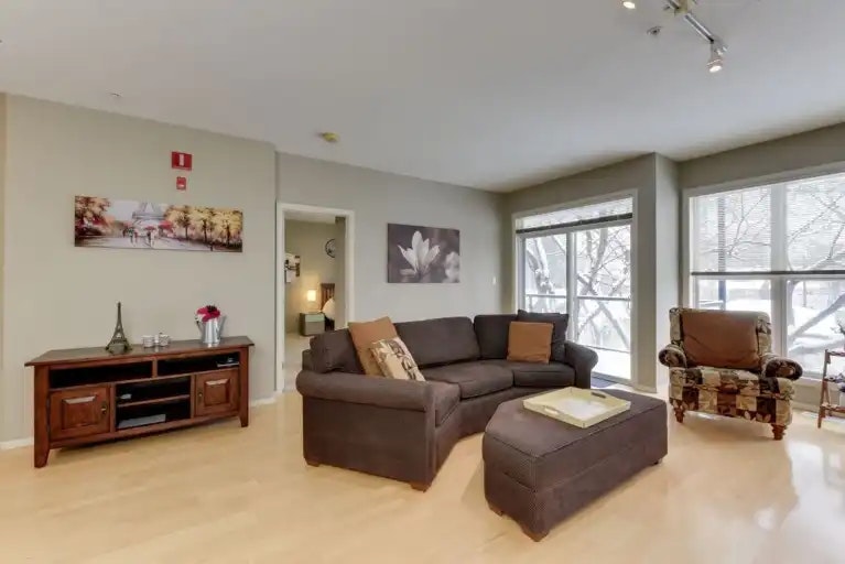 11039 83 Avenue Northwest, Edmonton, AB, T6G 0T7 - 5