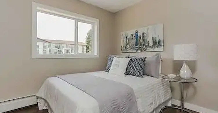 16315 96a Avenue Northwest, Edmonton, AB, T5P 3M7 - 4