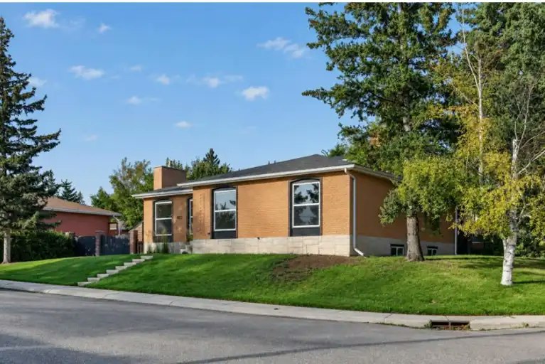 803 Canford Crescent Southwest, Calgary, AB, T2W 1L2