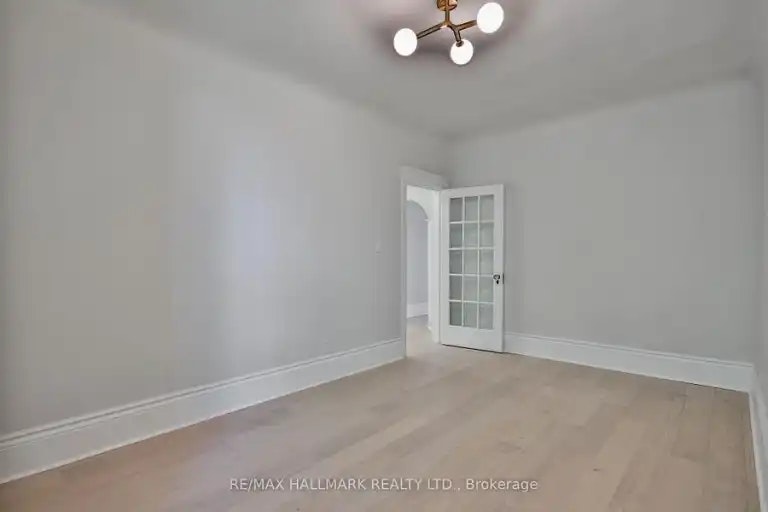 639 Broadview Avenue, Toronto, ON, M4K 2N9 - 3