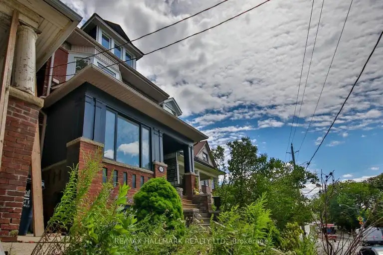 639 Broadview Avenue, Toronto, ON, M4K 2N9 - 2
