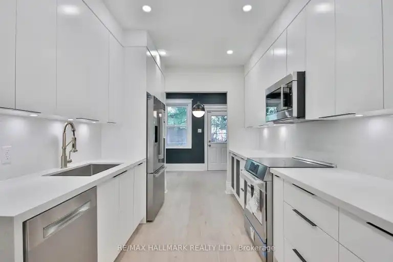 639 Broadview Avenue, Toronto, ON, M4K 2N9 - 9