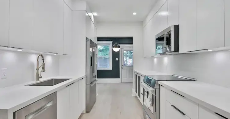 639 Broadview Avenue, Toronto, ON, M4K 2N9 - 9