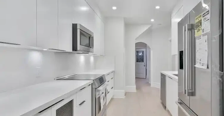 639 Broadview Avenue, Toronto, ON, M4K 2N9 - 8