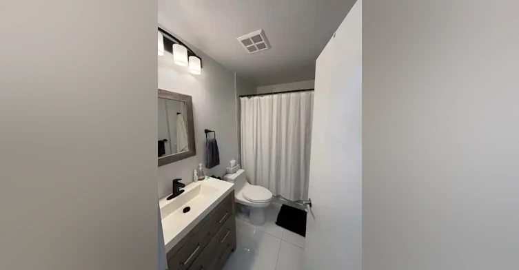 9 Spadina Avenue, Toronto, ON, M5V 3V5 - 6