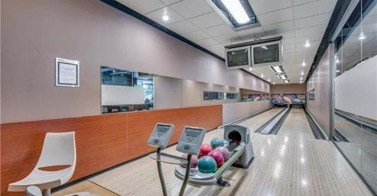 9 Spadina Avenue, Toronto, ON, M5V 3V5 - 9