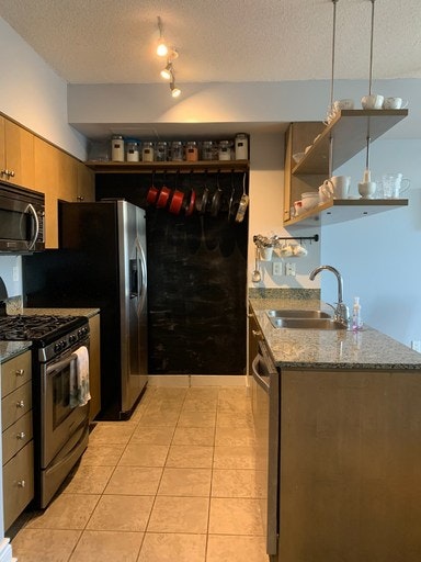 9 Spadina Avenue, Toronto, ON, M5V 3V5 - 3