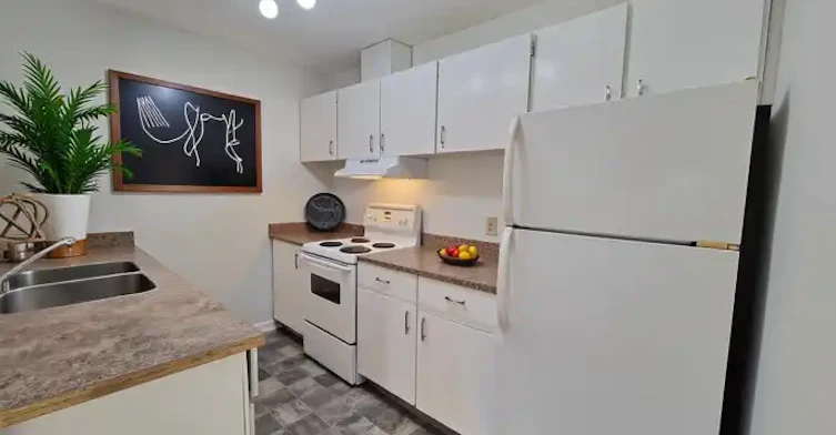 5820 58a Street, Red Deer, AB, T4N 2M7 - 2