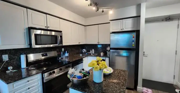 215 Fort York Boulevard, Toronto, ON, M5V 4A2 - 3